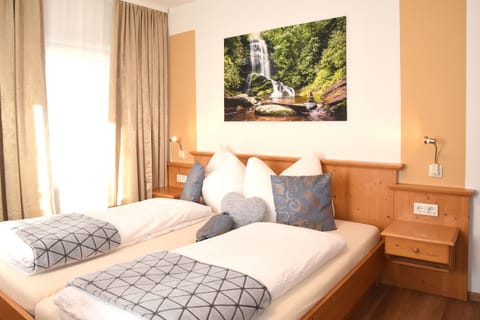 Double Room, Balcony | Free WiFi, bed sheets