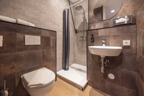 Small Double Room | In-room safe, desk, blackout drapes, free WiFi