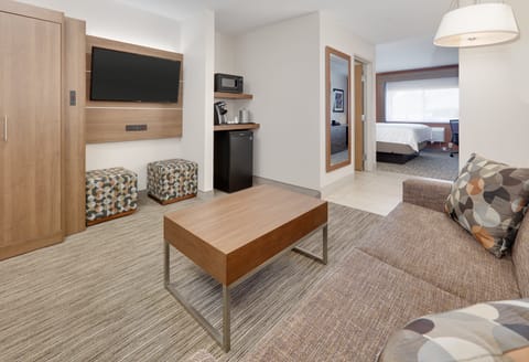 Suite, 1 King Bed | Individually furnished, desk, iron/ironing board, free cribs/infant beds