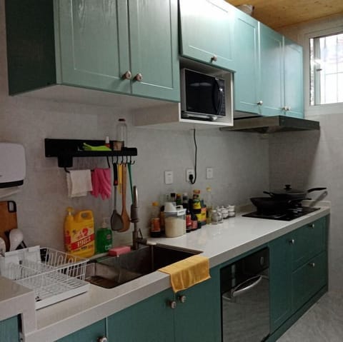 Family Cottage | Shared kitchen | Shared fridge, microwave, stovetop, coffee/tea maker