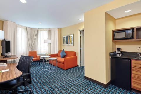 Executive Suite, 1 Bedroom | In-room safe, desk, iron/ironing board, free cribs/infant beds