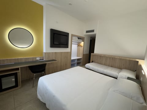 Comfort Triple Room | 4 bedrooms, desk, cribs/infant beds, free WiFi