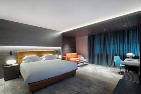 Deluxe Suite | Egyptian cotton sheets, premium bedding, memory foam beds, minibar