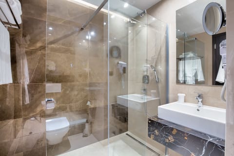 Premium Double or Twin Room | Bathroom | Designer toiletries, hair dryer, bathrobes, slippers