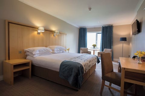 Hypo-allergenic bedding, down comforters, in-room safe