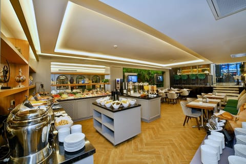 Free daily buffet breakfast