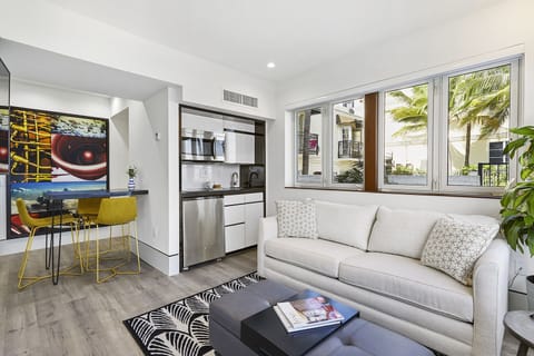 Key Suite | Private kitchenette | Coffee/tea maker