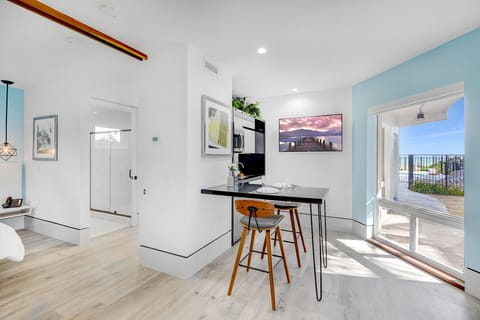 Cape Suite | In-room safe, iron/ironing board, free WiFi, bed sheets