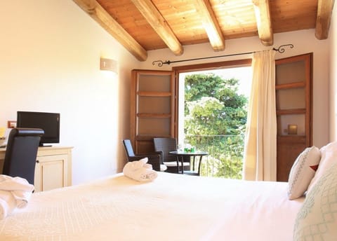 1 bedroom, Egyptian cotton sheets, down comforters, minibar