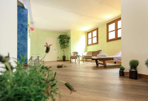 Couples treatment rooms, sauna, hot tub, steam room, Turkish bath