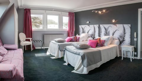 Quadruple Room | Desk, soundproofing, free WiFi, bed sheets