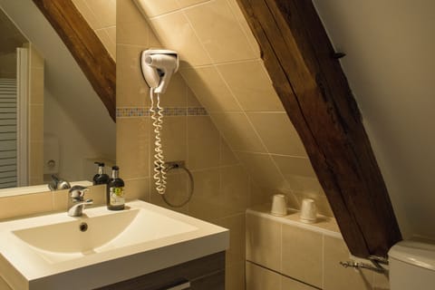 Junior Double Room | Bathroom | Hair dryer