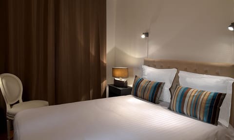 Desk, blackout drapes, free WiFi, bed sheets