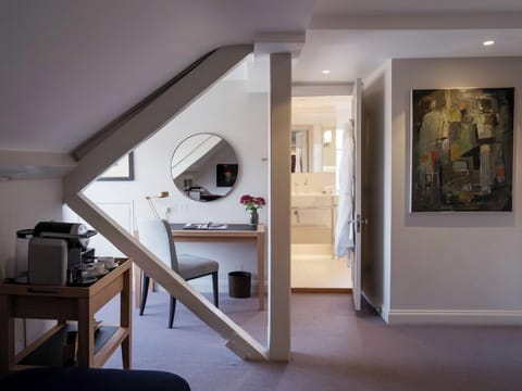 Junior Suite | Egyptian cotton sheets, premium bedding, free minibar items