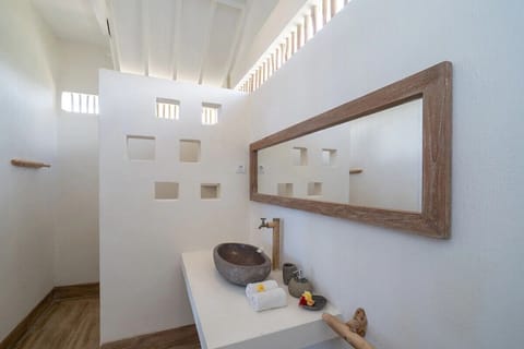 Shower, towels, soap, shampoo