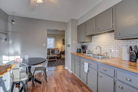 Apartment (2 Bedrooms) | Private kitchen | Full-size fridge, oven, stovetop, dishwasher