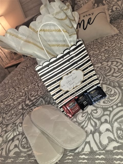 Egyptian cotton sheets, premium bedding, down comforters, pillowtop beds