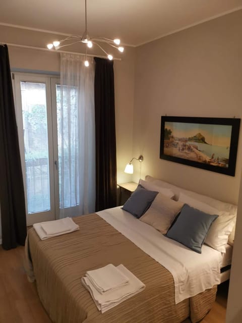 Blackout drapes, free WiFi, bed sheets