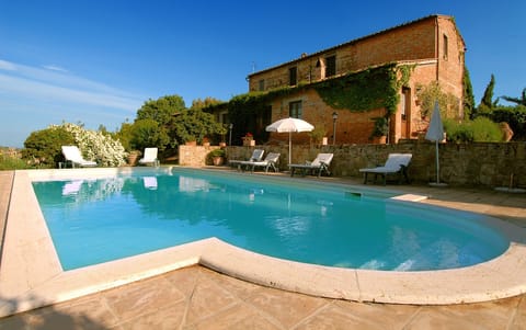 Seasonal outdoor pool, sun loungers