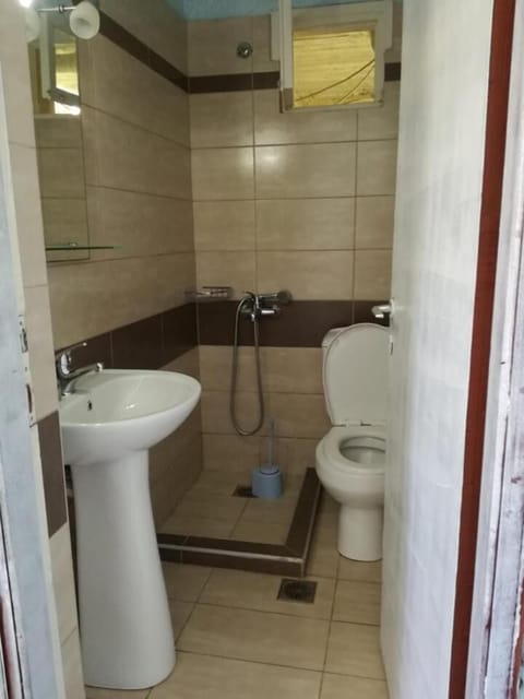 Shower, free toiletries, towels, soap