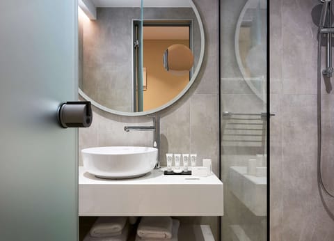 Shower, hair dryer, bathrobes, slippers