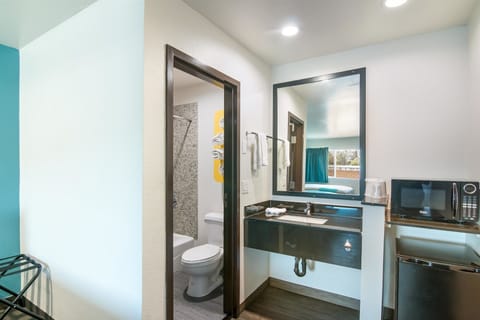 Desk, free WiFi, bed sheets