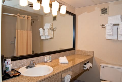 Bathtub, free toiletries, hair dryer, towels