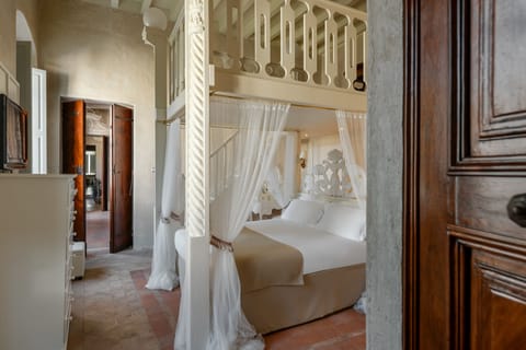 Suite | Down comforters, minibar, in-room safe, desk