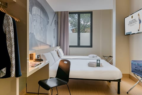 Triple Room, Accessible, Non Smoking | In-room safe, desk, soundproofing, cribs/infant beds