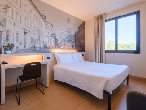 Double Non-Smoking Room | In-room safe, desk, soundproofing, cribs/infant beds