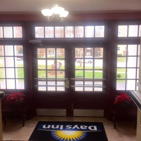 Check-in/check-out kiosk