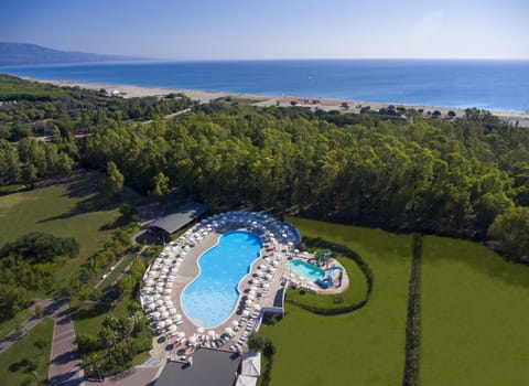 2 outdoor pools, pool umbrellas, sun loungers