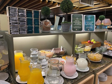 Free daily continental breakfast