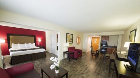 Studio Suite, 1 King Bed, Non Smoking | In-room safe, desk, iron/ironing board, free cribs/infant beds