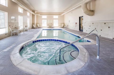 Indoor pool, sun loungers