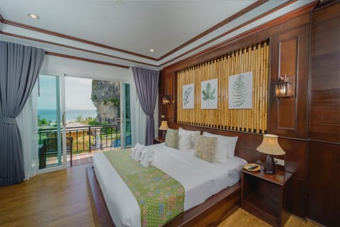 Grand Room, Sea View | Minibar, blackout drapes, iron/ironing board, free WiFi