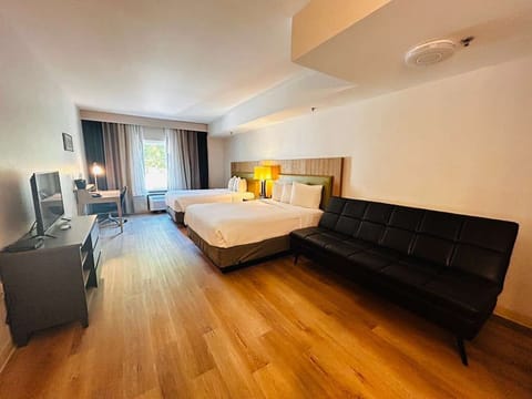 Deluxe Room | Individually furnished, desk, blackout drapes, iron/ironing board