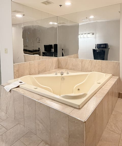 Jacuzzi w/ hot tub | Individually furnished, desk, blackout drapes, iron/ironing board