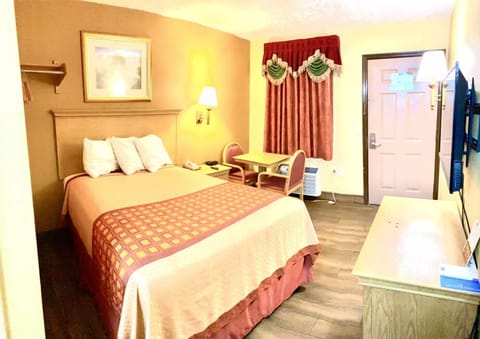 Desk, iron/ironing board, free WiFi, bed sheets