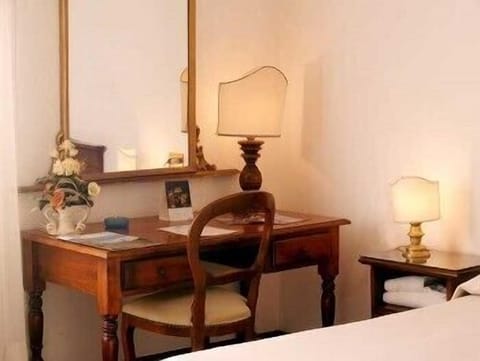 Triple Room | Living area | 26-inch TV with digital channels