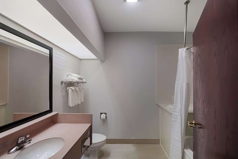 Standard Room, 1 King Bed, Non Smoking | Premium bedding, pillowtop beds, desk, laptop workspace