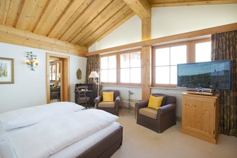 Superior Double Room, Balcony | Hypo-allergenic bedding, minibar, in-room safe, individually decorated