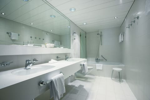 Suite (2 Adults + 2 children) | Bathroom | Free toiletries, hair dryer, bathrobes, slippers