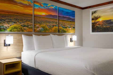 Minibar, desk, blackout drapes, soundproofing