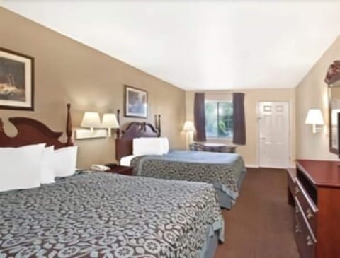 Desk, soundproofing, iron/ironing board, free WiFi