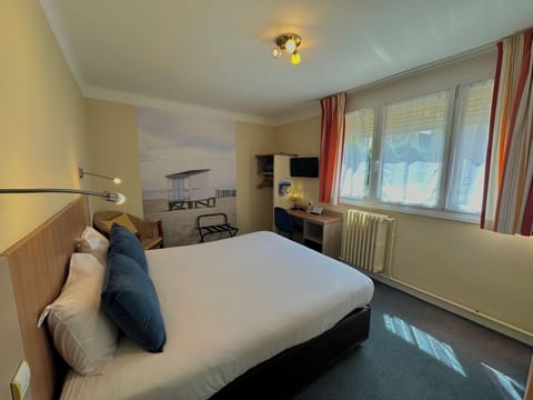 Superior Double Room | Desk, iron/ironing board, free WiFi, bed sheets