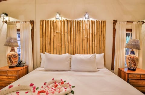 Regular Cabana | In-room safe, individually decorated, individually furnished, desk