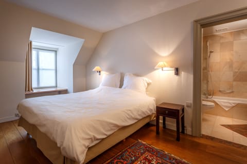 Classic Double Room, 1 Queen Bed | In-room safe, desk, free WiFi