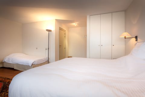 Deluxe Triple Room | In-room safe, desk, free WiFi