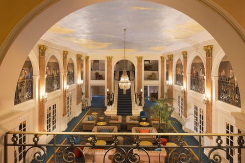 Lobby lounge